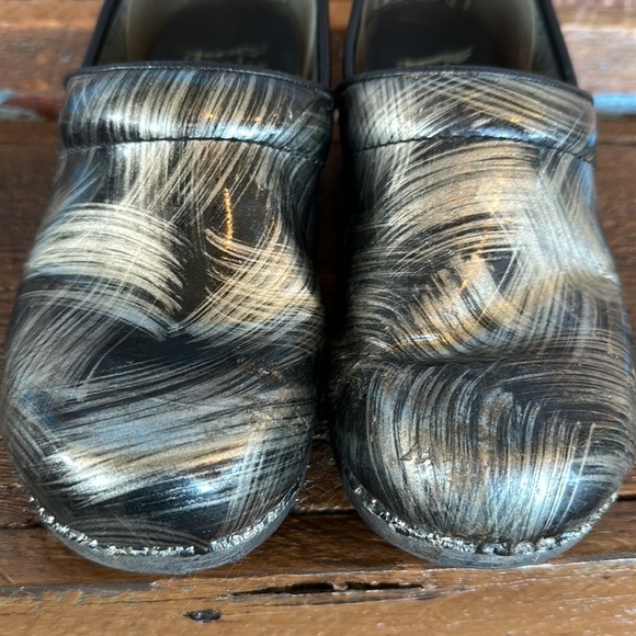 Dansko Pewter Brush Clog Size 38 - Picture 4 of 16